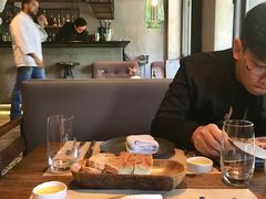 餐前面包-Carbon莫卡哆·意大利复古集市餐厅(杭州大厦店)