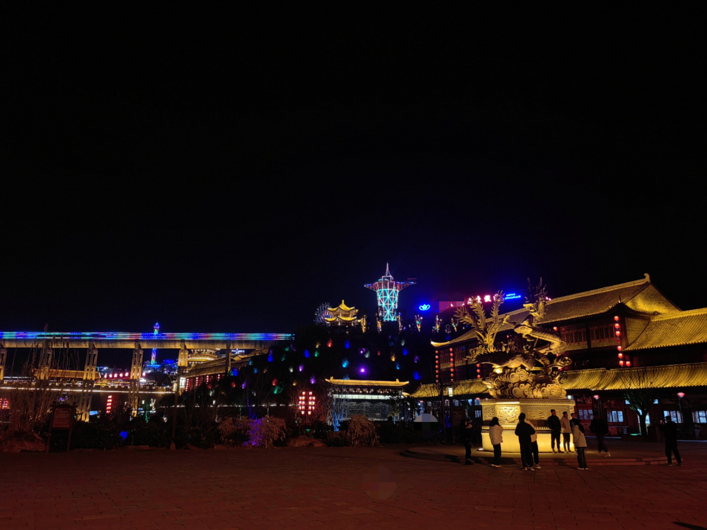 伊川龙凤山古镇夜景图片