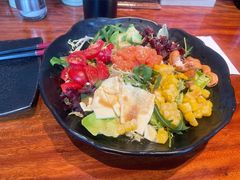 三文鱼牛油果芝士风味沙拉-山葵家居酒屋(天目里店)