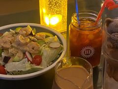 牛油果大虾沙拉-JUKEBOX玖部音乐餐厅(华侨城店)