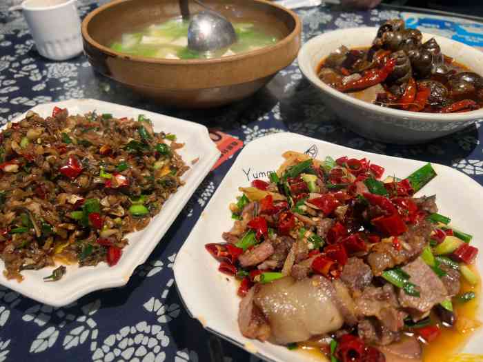 观景台餐厅-"芙蓉镇住在民宿,美食当然也要在瀑布夜景漂.