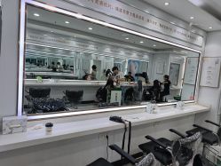 -镁连社·美联社
