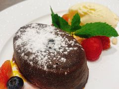 巧克力熔岩蛋糕配香草冰激凌-HUATA 'Holiday Plan 花榻