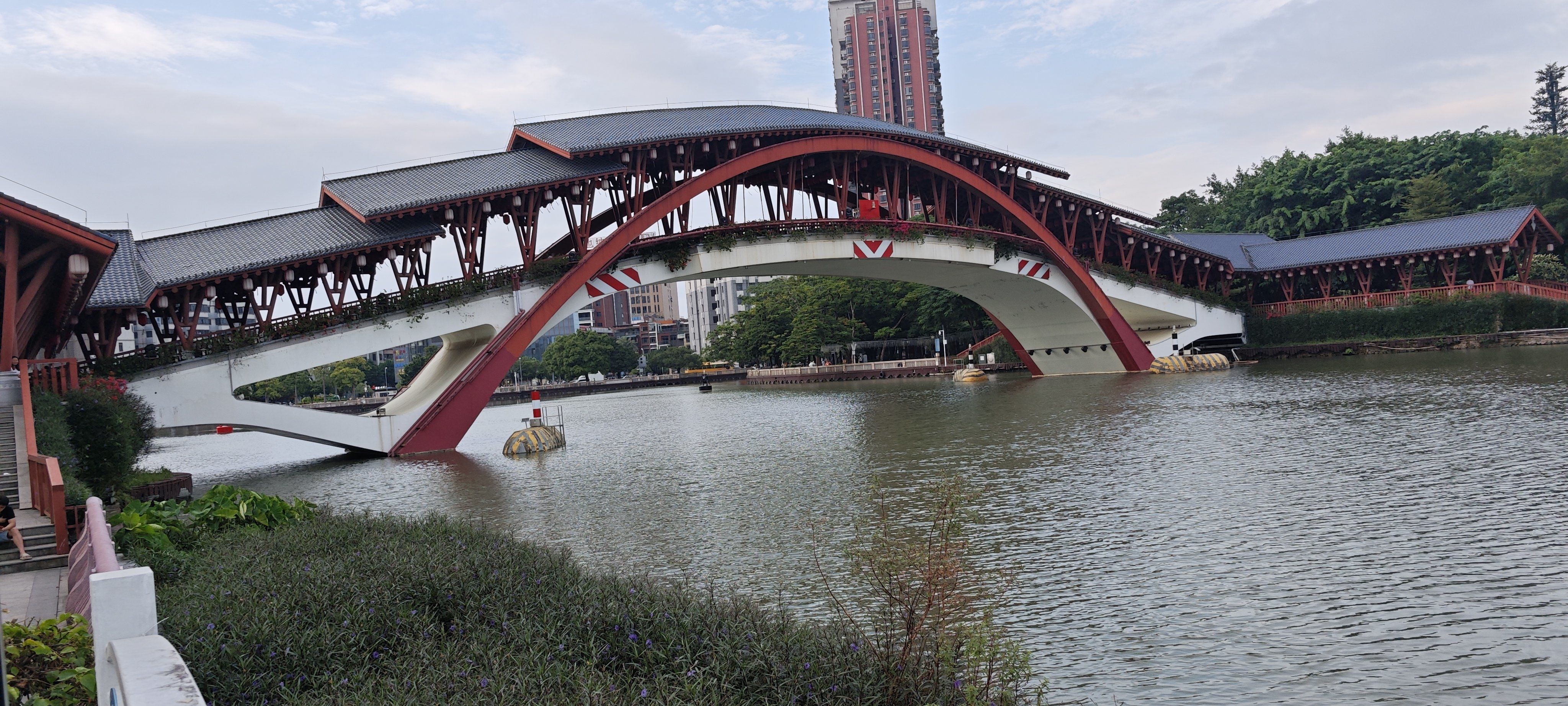 梦里水乡位于南海市里水,围着河道,两边的风景非常优美