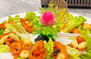 Lettuce-Wrapped Crispy Pork