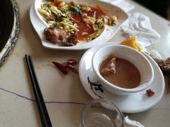 -三江鱼东北特色铁锅炖(骆驼店)