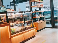 面包甜点陈列柜-星巴克(青岛火车北站候车大厅店)