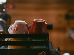 餐具摆设-Be Lived Cafe比例咖啡(摩天轮店)