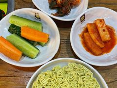 -喇喇排骨火锅·传统韩式脊骨汤(望京西园总店)