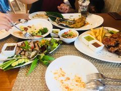 -Chom Cafe and Restaurant