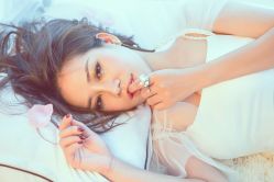 -现代经典婚纱摄影