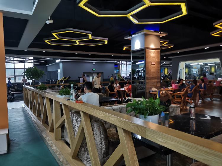 皇仕堡健身会所(乐天玛特店)-"因为离单位比较近,所以基本上下班后