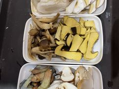 -菌之家·专业纯野生菌火锅·特色炒菌