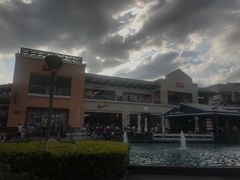 -奥特莱斯停车场