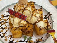 焦糖肉桂吐司配香草冰激凌-万能料理屋(钟鼓岭路店)