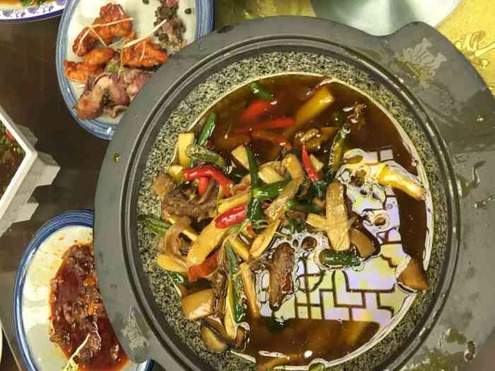 徐鼎盛民间菜(香榭里店)-"地点 首先位置就是在香榭里这条好吃街这里.