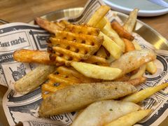 -Dragon Pizza•圆脸龙披萨·牛排餐厅
