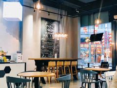 用餐区-HELLO 27 意面·沙拉·帕尼尼