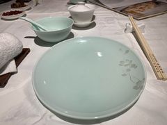 餐具摆设-金陵饭店·梅苑