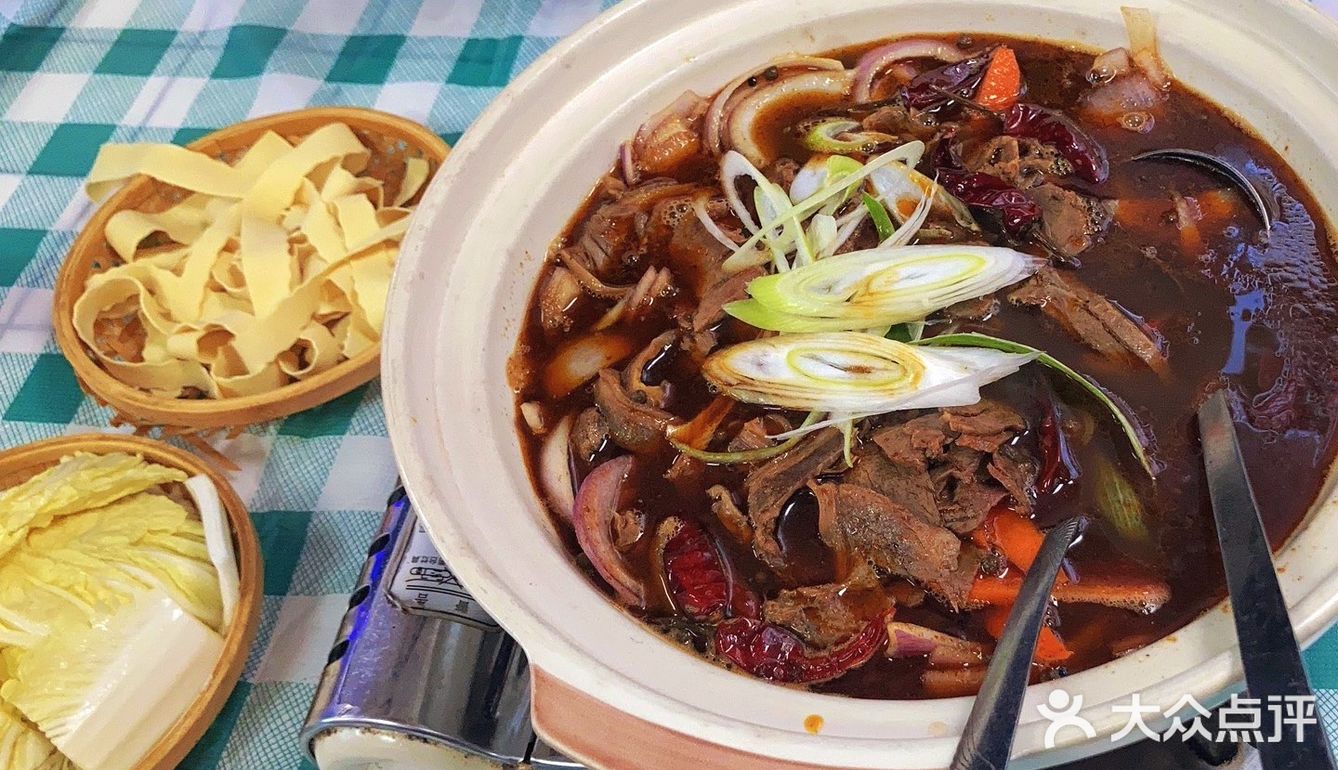 后湖热辣滚烫的羊肉火锅
