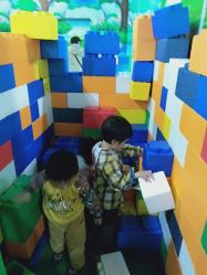 -维佳童话镇演出现场(徐东店)