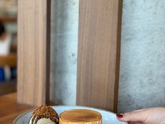-ROAST coffee & eatery