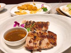 招牌炭烧猪颈肉-金椰壳· 大厨新加坡菜(壹方城店)