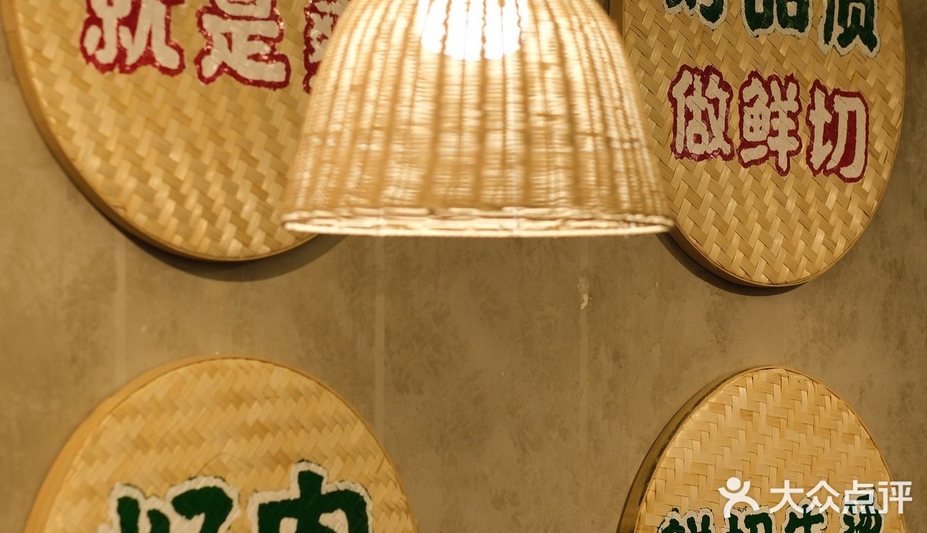 云阿蛮不就是我在云南排队嗦的生烫牛肉米线！
