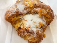 咸蛋黄松子牛角包-B&C黄油与面包·THE GARDEN BAKERY概念店(世纪汇店)