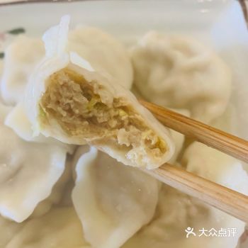 是深受中国人民喜爱的传统特色食品，又称水饺