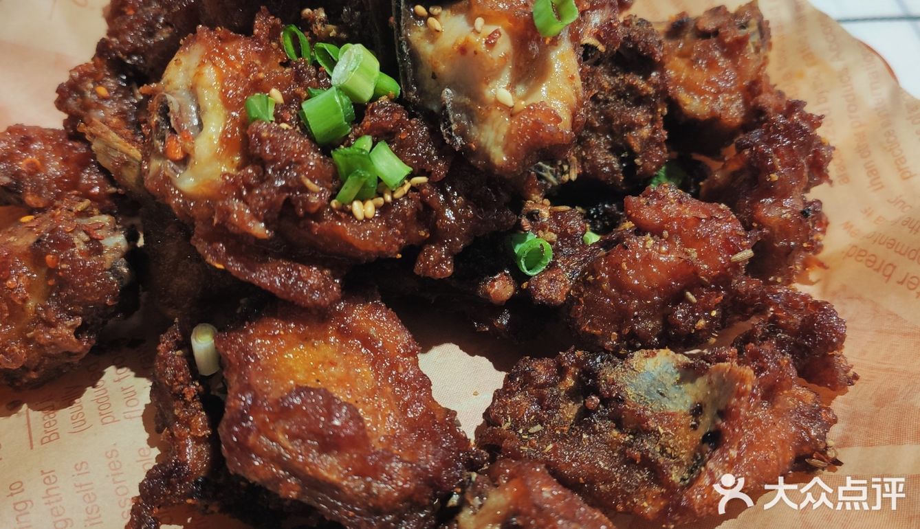 没想到是烧烤店啊氛围拉满！