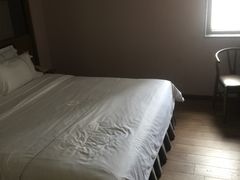 -迎商酒店(深圳罗湖火车站向西村地铁站店)