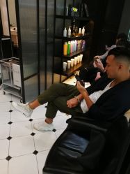 -HAIR CORNER