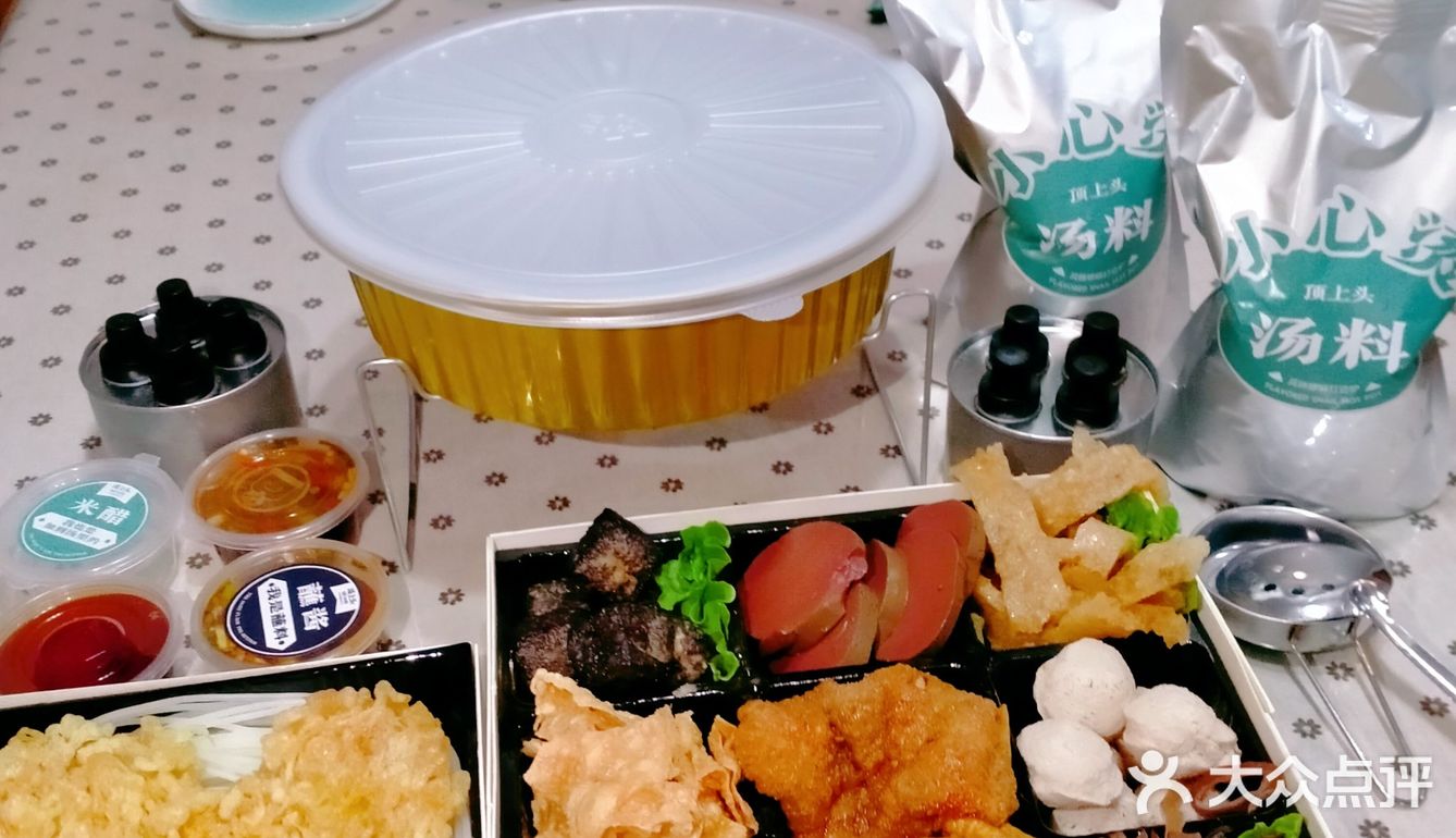 冬日小火锅的仪式感，一口螺蛳粉味顶上头