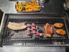 -马路牙子烧烤音乐酒馆(望京店)