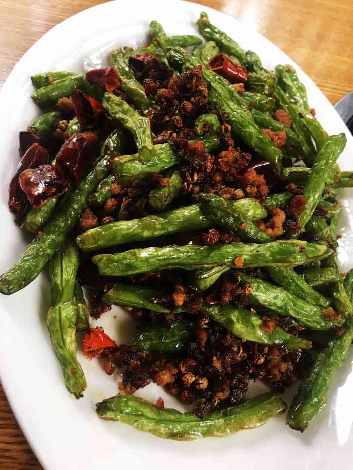 黔园贵州菜(北滨路店)-"腊肉是特色!好好吃!整体服务很好!包房也.