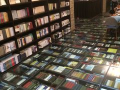 -钟书阁(松江泰晤士小镇店)