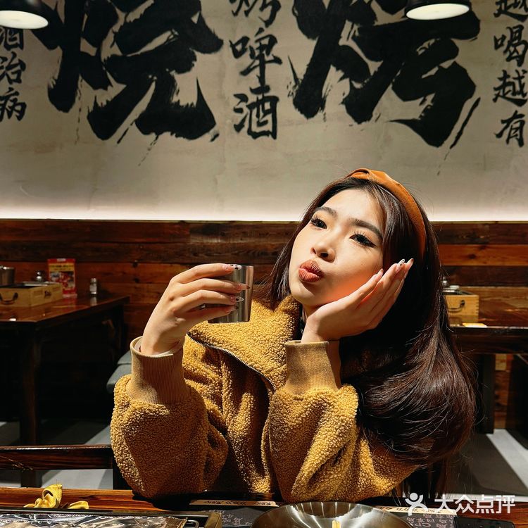 吃个烧烤…没想到拍到了人生的照片…🥹