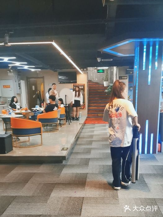 云鼎台球俱乐部图片
