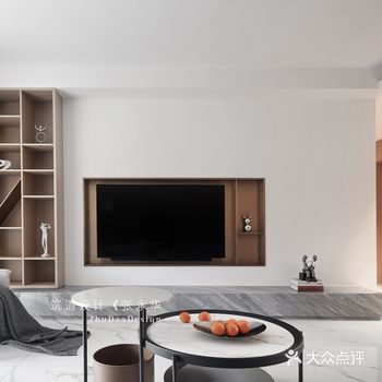 还在纠结电视背景墙怎么设计吗？看这里，越简单越高级