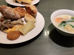 -上海滴水湖皇冠假日酒店