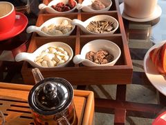 -梁鸿湿地丽笙度假酒店大堂吧