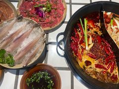 红油菌汤鸳鸯锅-贰回巷火锅馆(钟楼店)