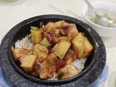 红烧土豆鸡块石锅拌饭-缘久缘米粉(新街口店)