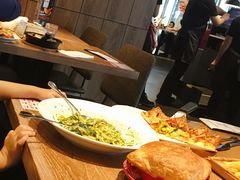 -必胜客(WOW中央公园店)