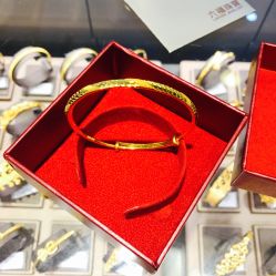 -六福珠寶(巴黎春天五角场店)