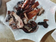 -黄记四更烤乳猪店