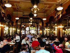 -Majestic Café