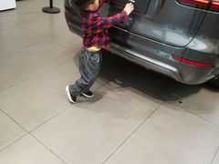 -理想汽车(世纪汇店)