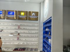 -美式眼镜·授权蔡司.依视路.尼康.豪雅.明月(南翔印象城店)